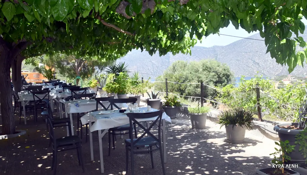 Η ΚΥΡΑ ΛΕΝΗ Restaurant in Akraifnía