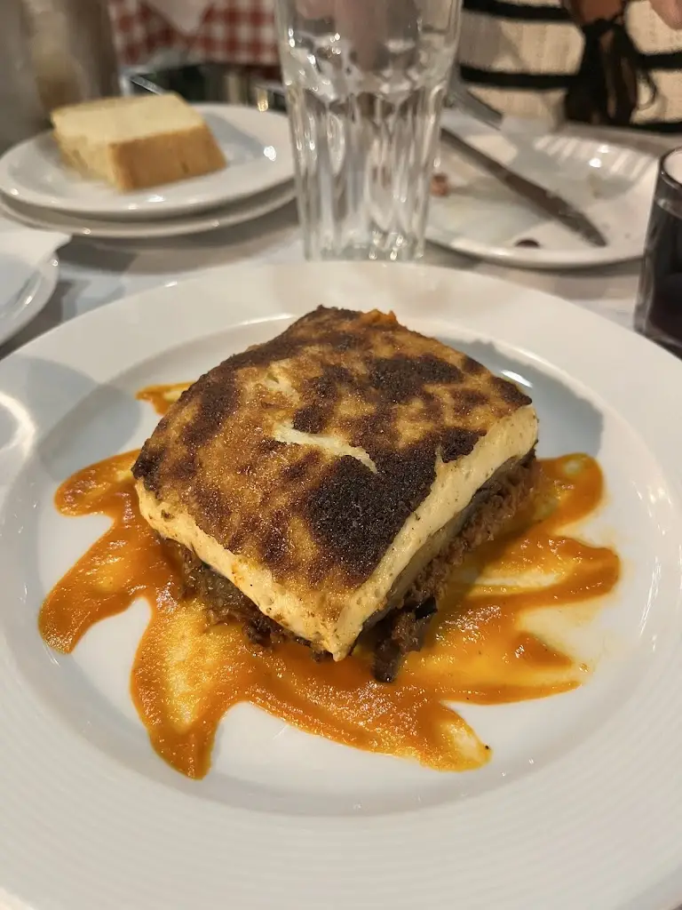 Giambattista caporale_Tavern DION_Akraifnía_reseña