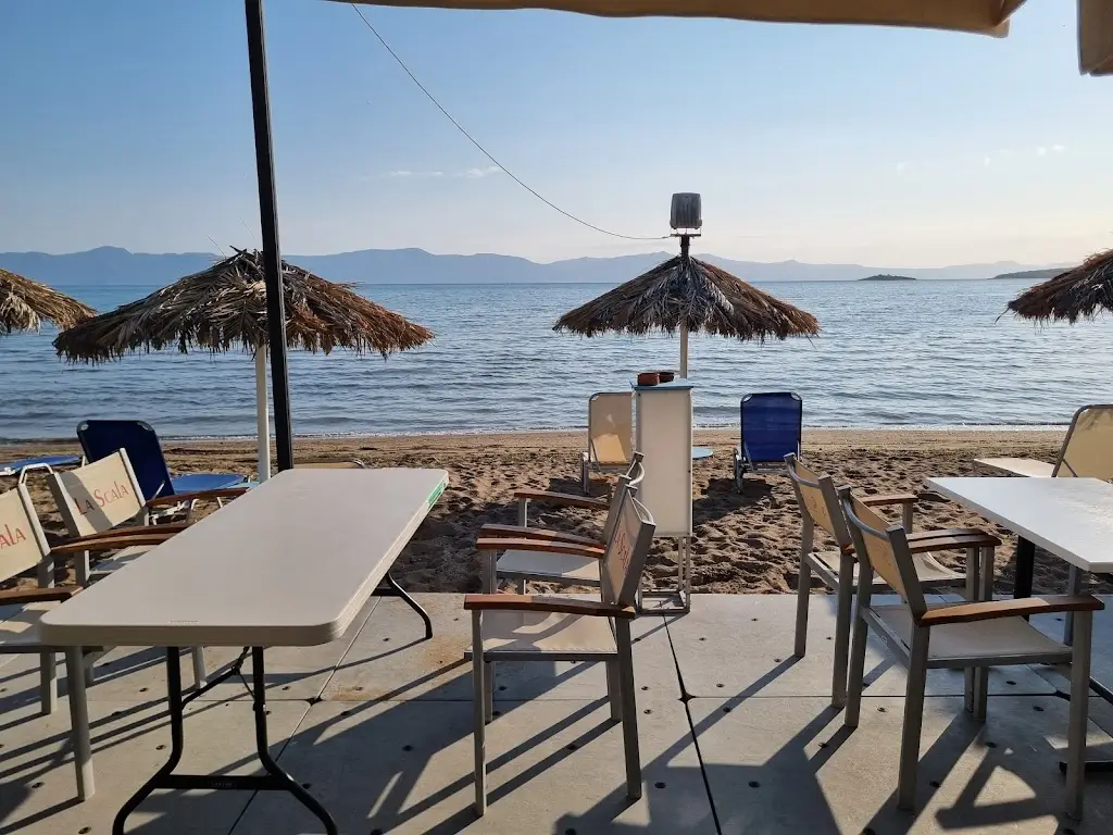 LA Scala Beach Bar - Restaurant Restaurant in Akraifnía