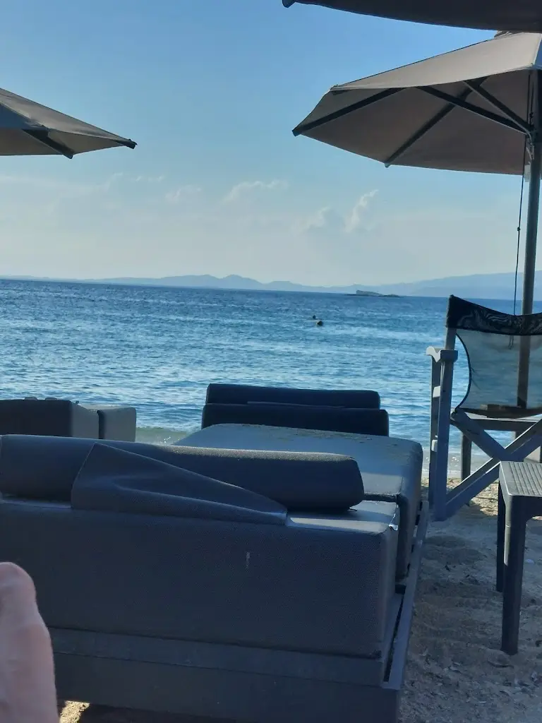 Skia beach bar_Anávyssos_slider_image_1