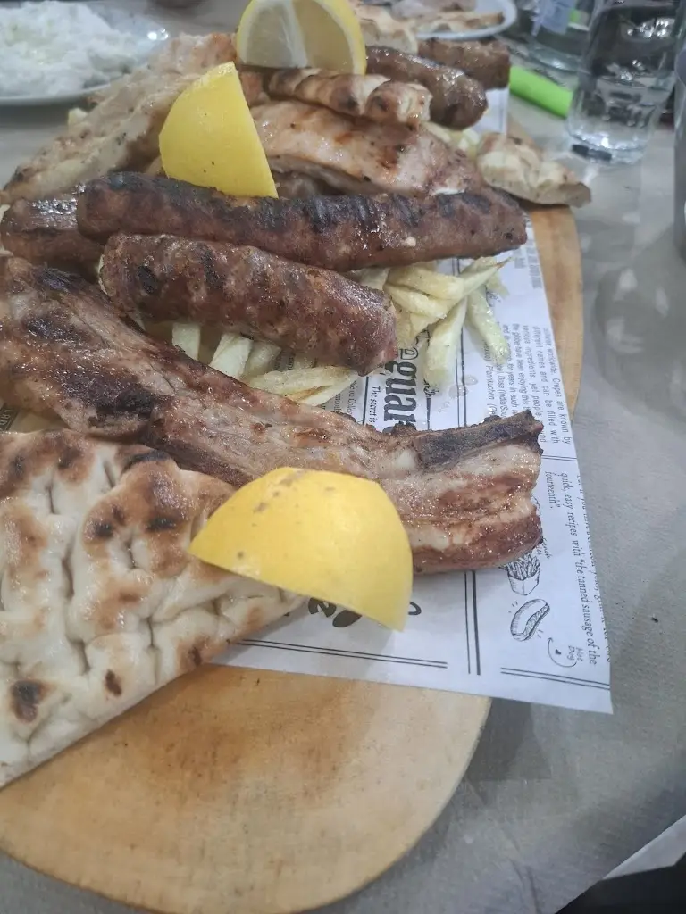 Γιωργος Αγγελου_Kollias Thebes_Akraifnía_Bewertung