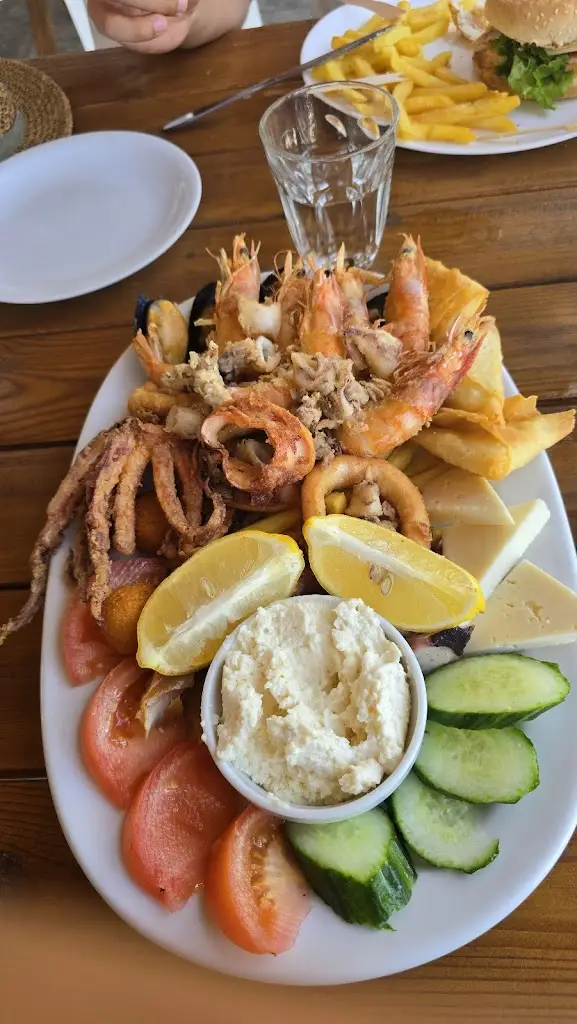 Serge F. Schildknecht_Ippokampos Beach Bar Αλυκές Χαλκίδα_Akraifnía_Bewertung