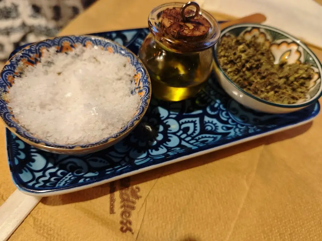 Maxim Novikov_Tis Litsas Ta Kamomata_Akraifnía_review