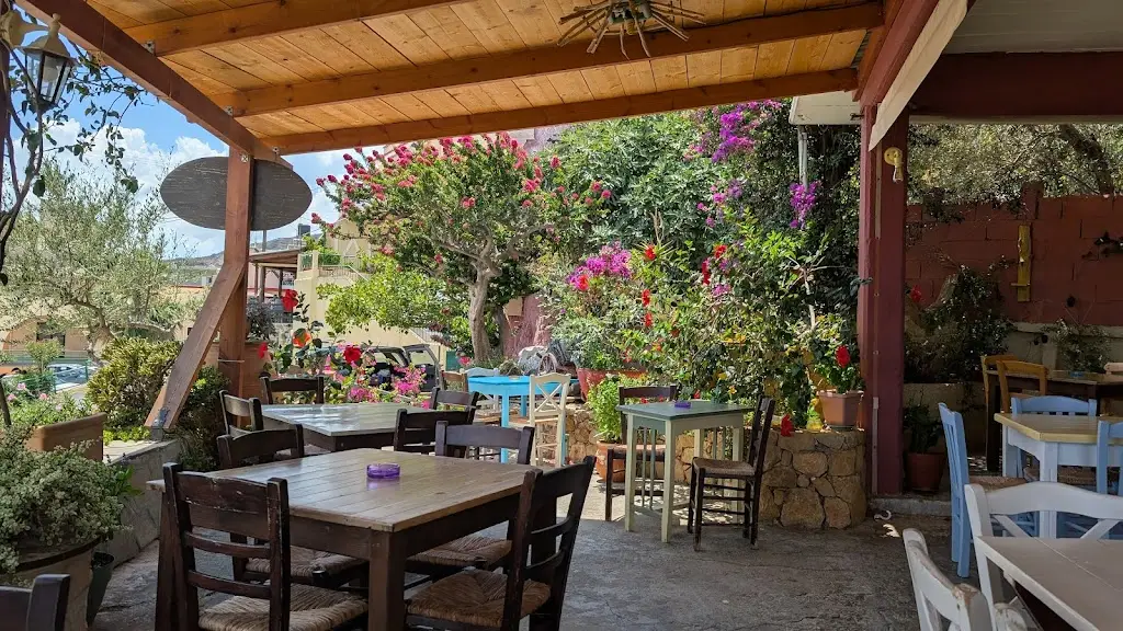 Tis Litsas Ta Kamomata_Akraifnía_slider_image_1