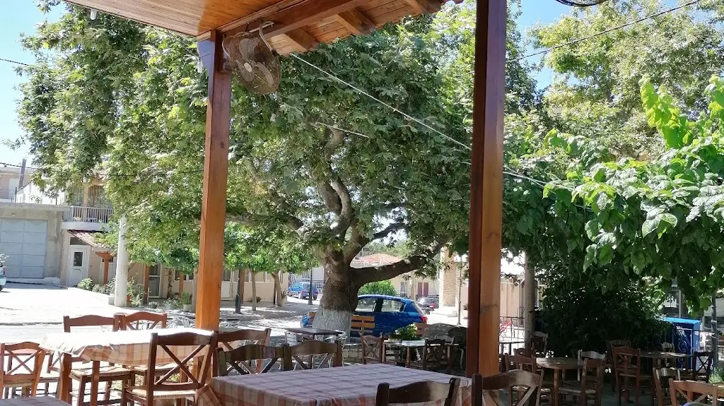 Ο Κουκλάκης Restaurant in Akraifnía