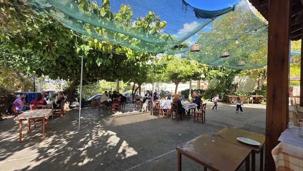 Ο Κουκλάκης_Akraifnía_slider_image_2