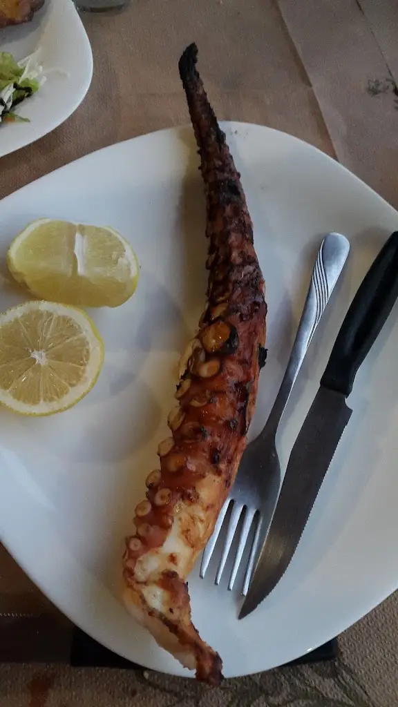 Menü_Ψησταριά Ουζερί Σαλέας_Alivéri_Bild_1