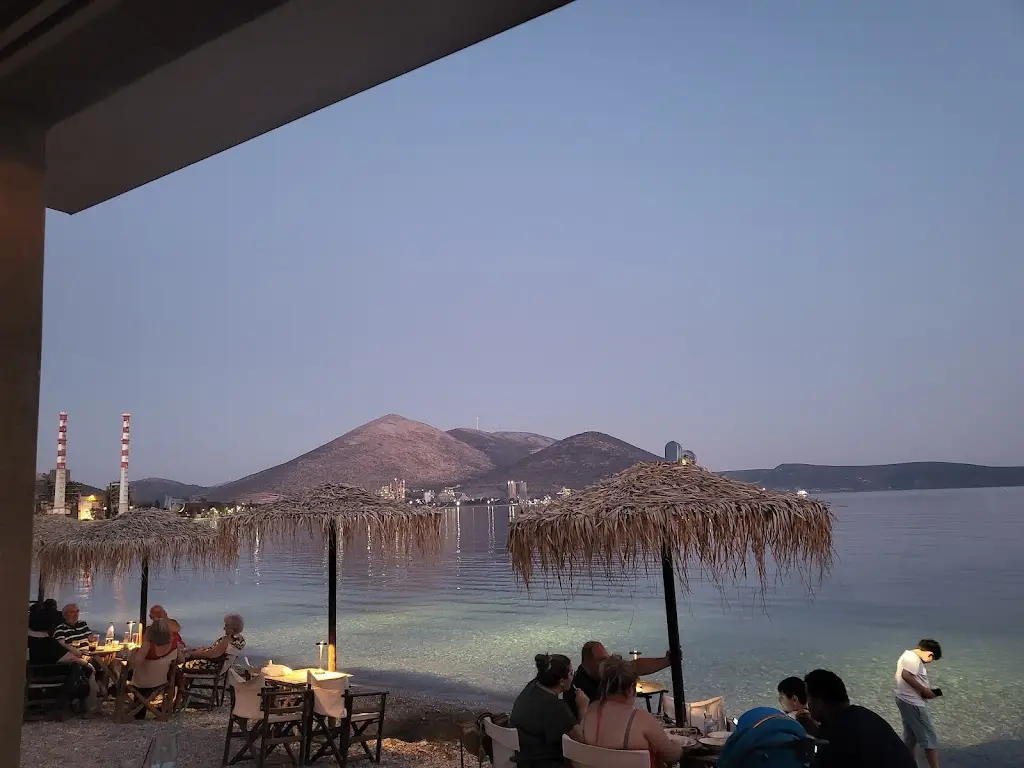 Gail Thomas_BALUSE seascape all day bar_Alivéri_Bewertung