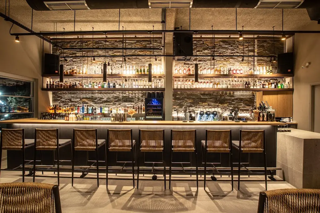 Novus Cafe - Restobar restaurant à Alivéri