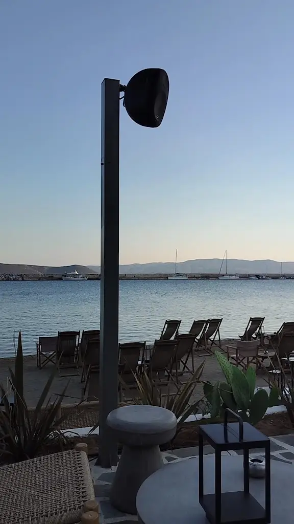 Domna Tzemi_Novus Island_Alivéri_avis