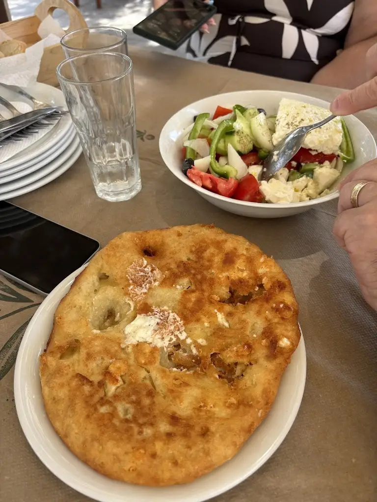 George CALIȚA_Ταβέρνα Ακρογιάλι_Alivéri_Bewertung