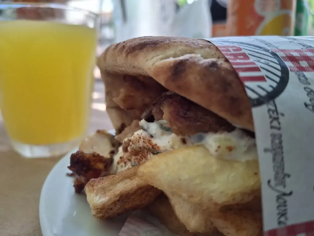 Aksel Brosi Eysturskarđ_Salona_Ámfissa_Bewertung