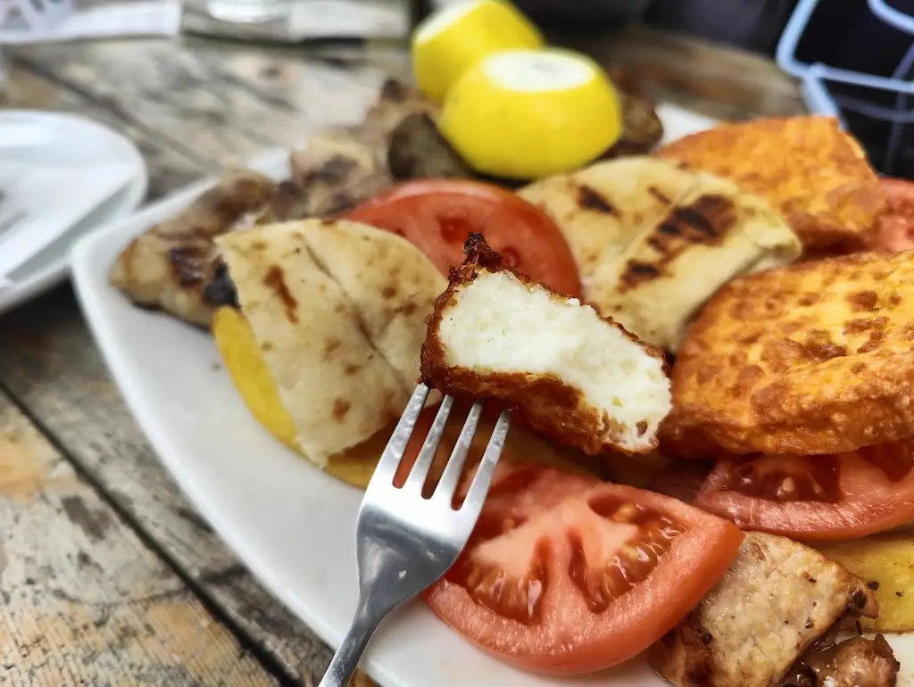 Leonard Keith Ng_Cafe Ouzo CHAMOUZAS_Ámfissa_Bewertung