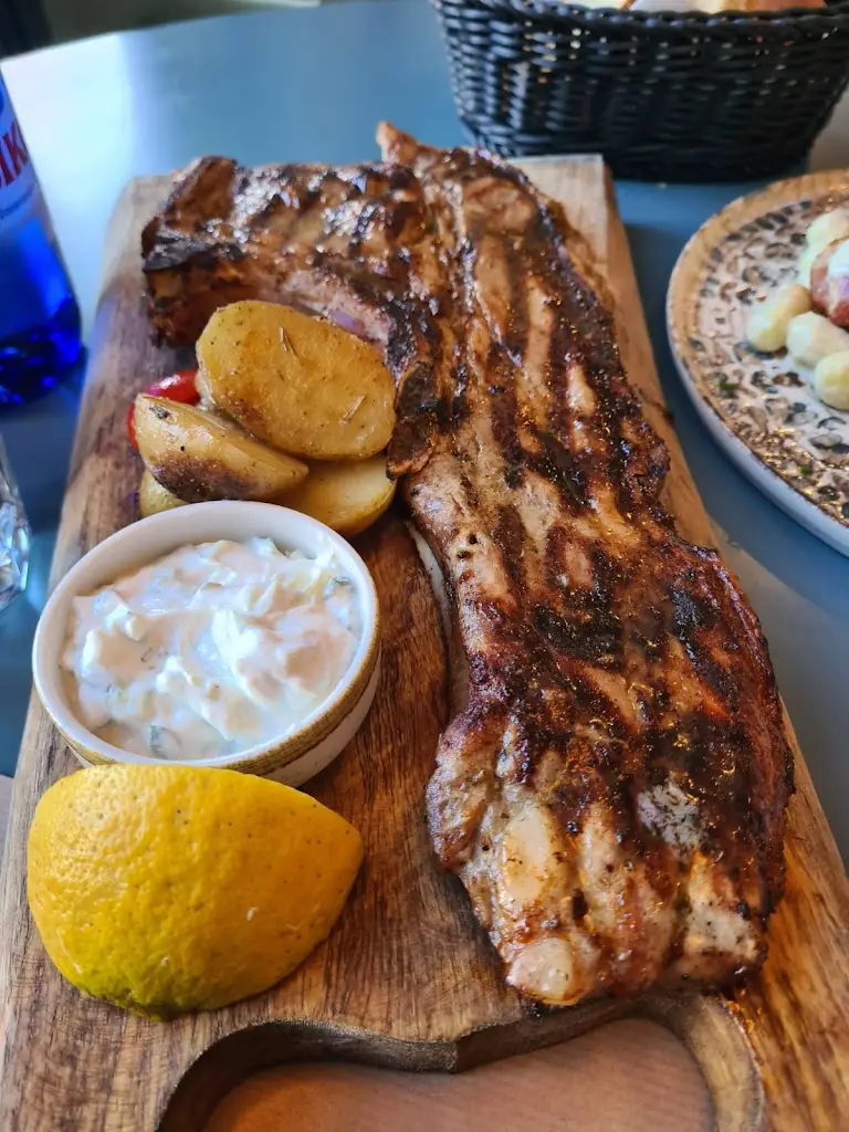 Menü_Mpakalógatos_Ámfissa_Bild_1