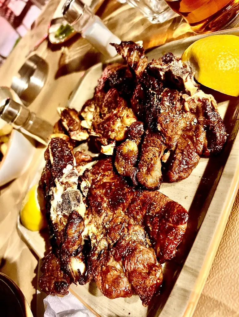 Mia Lamprou_Aristogeuseis_Ámfissa_Bewertung