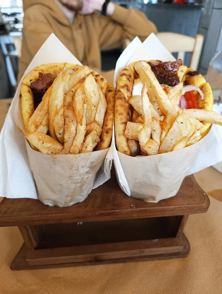 Dimitris Maligiannis_Aristogeuseis_Ámfissa_Bewertung