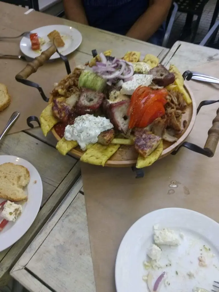 Johnara S_Καίσαρας Ψητοπωλείο_Ámfissa_Bewertung