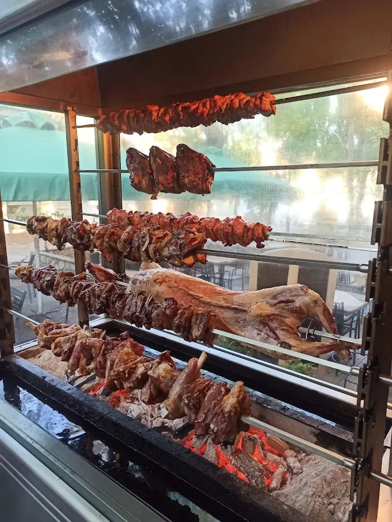 Καίσαρας Ψητοπωλείο_Ámfissa_slider_image_3