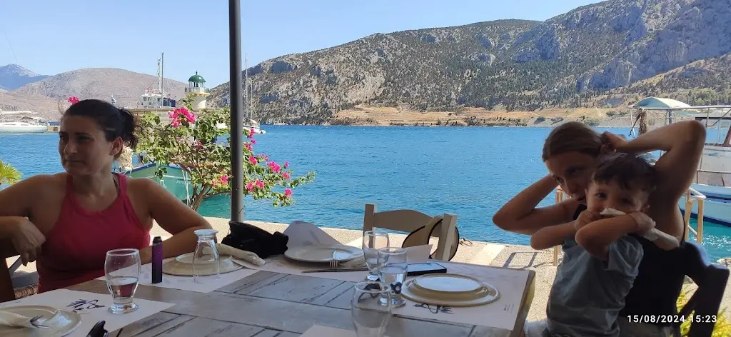 viel nast_Ψαροταβέρνα ΒΑΛΑΟΥΡΑΣ_Antikyra_avis