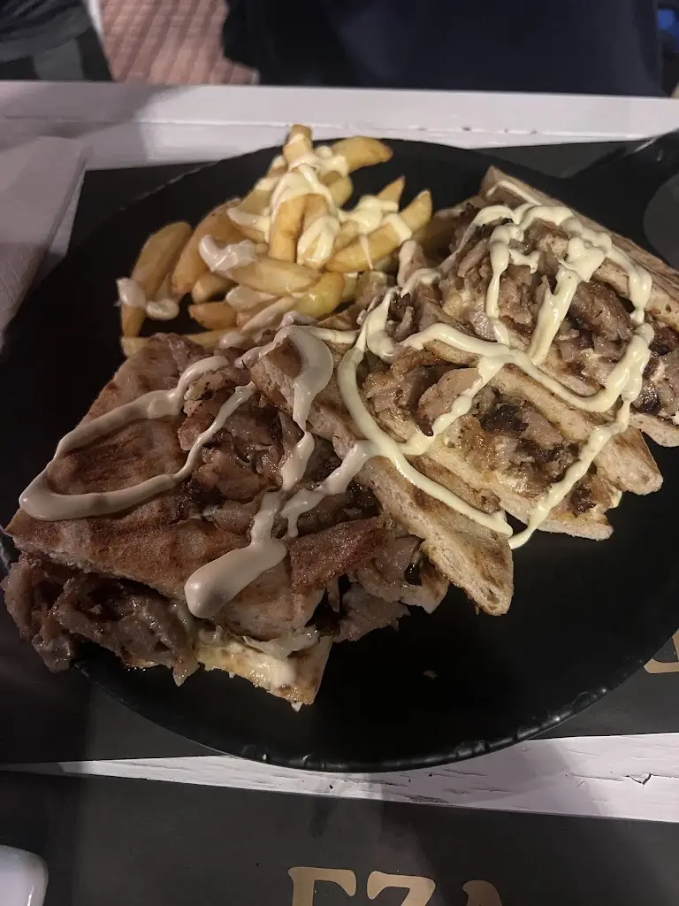 Η ΓΩΝΙΑ Restaurant in Antikyra