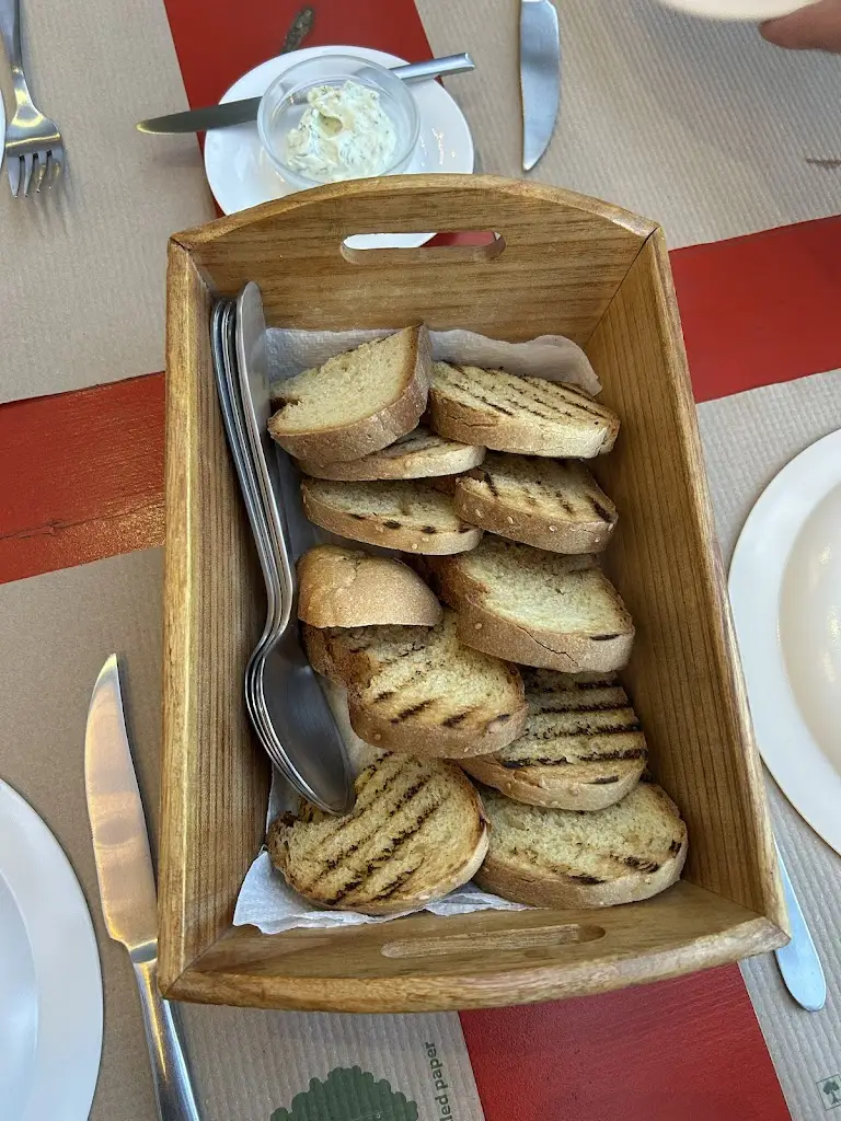 Ardina Hermawi_To Tsoukali_Aráchova_Bewertung