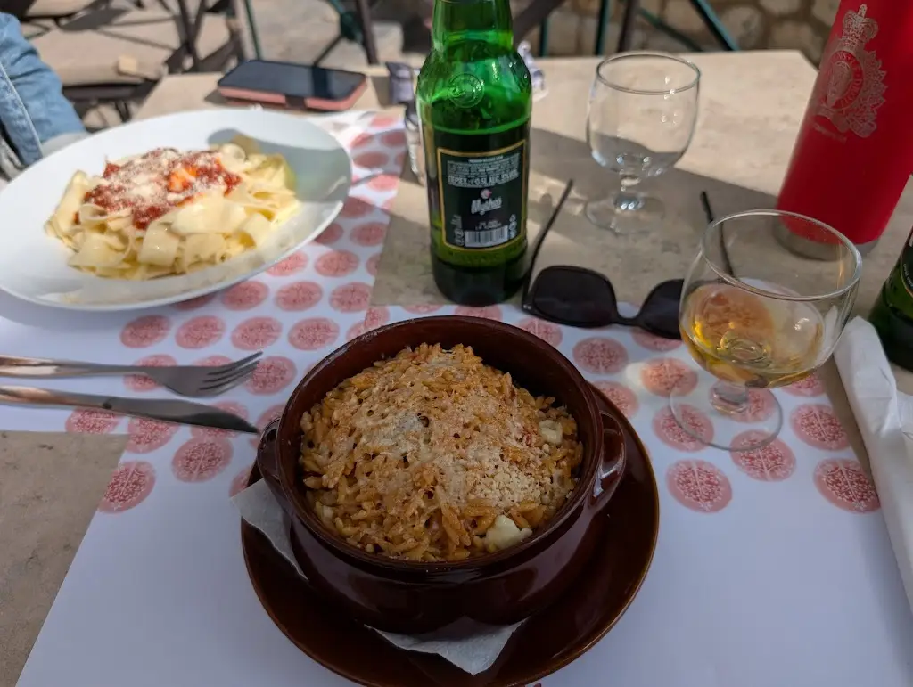 Duncan Minett_THE AGNANTIO - TAVERN - ARACHOVA_Aráchova_recensione