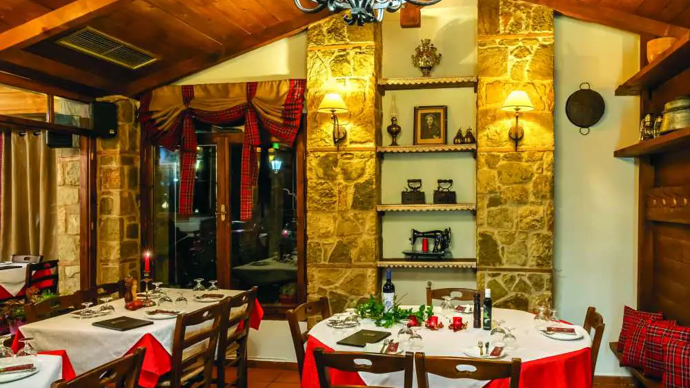 To Pithari Restaurant in Aráchova