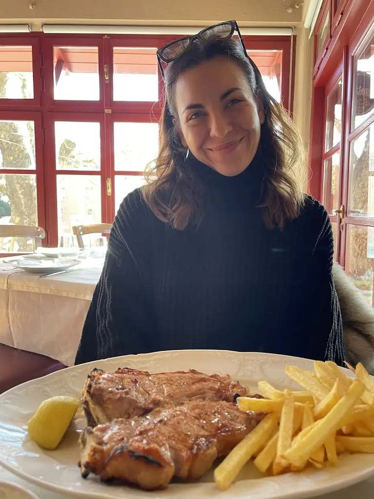 Theo Maroulis_Panagiota_Aráchova_review