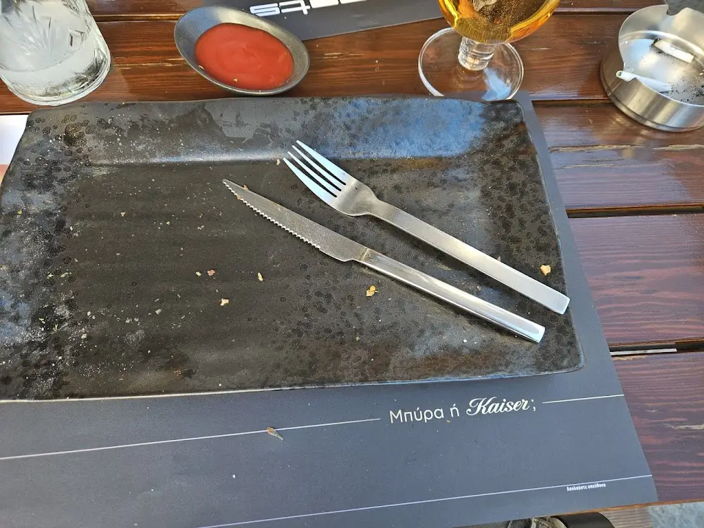 Byron_Roots_Aráchova_review