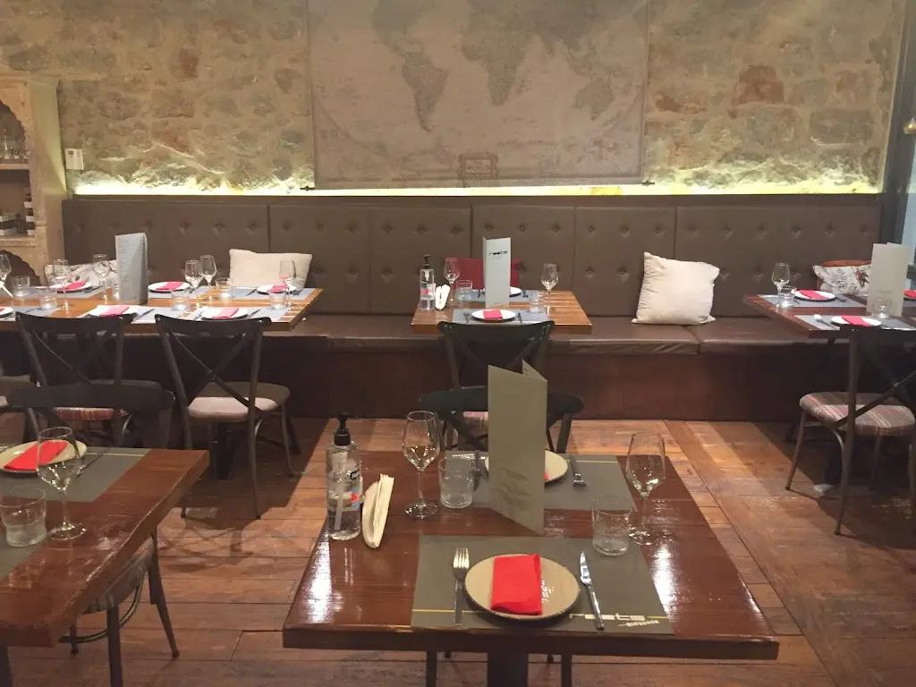 Roots restaurante en Aráchova