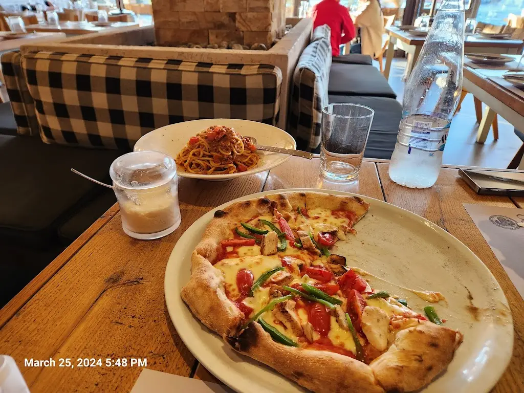 Kirk Belmont_Lupo Trattoria_Chalkída_review