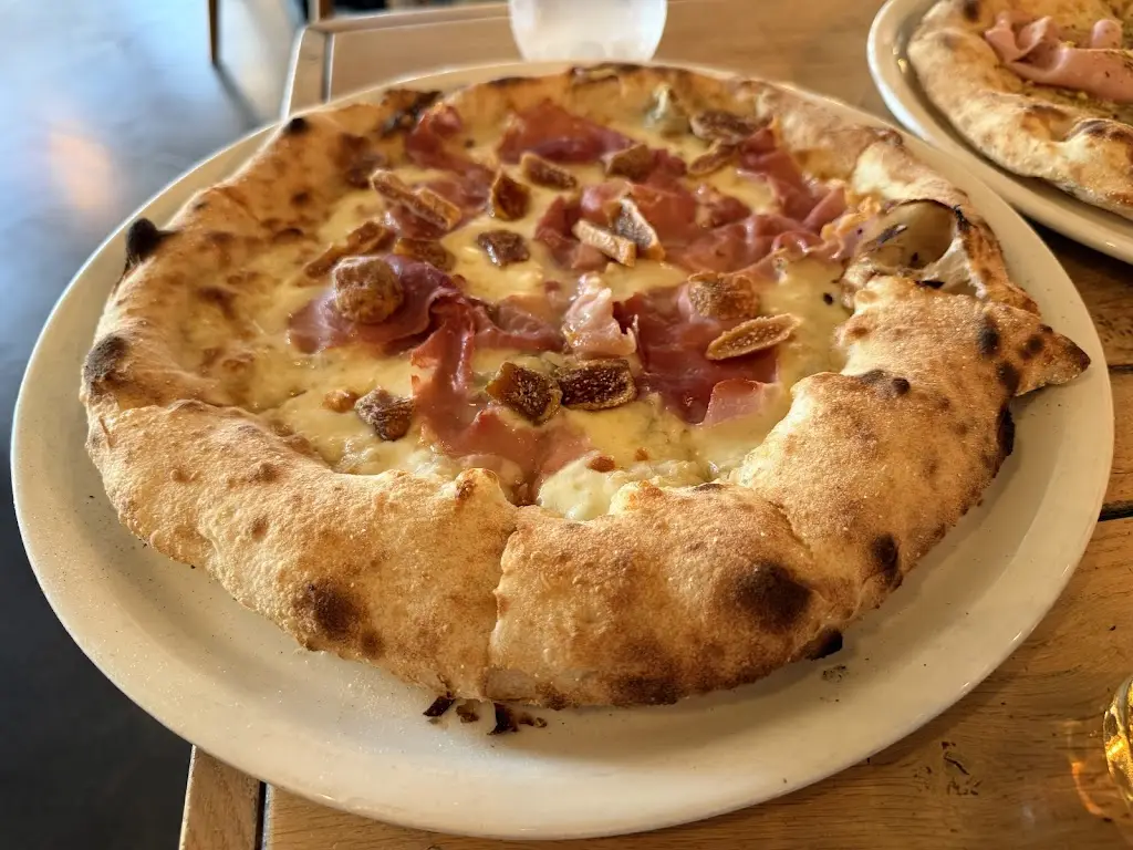 Lupo Trattoria_Chalkída_slider_image_2