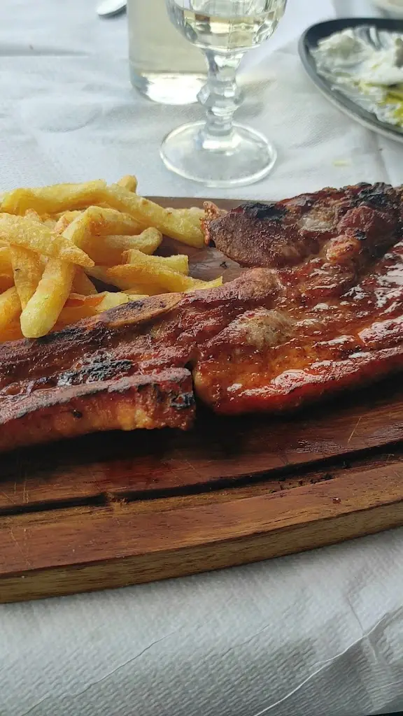 Το Σπιτικό Μεζεδοπωλείο - Ουζερί_Chalkída_slider_image_2