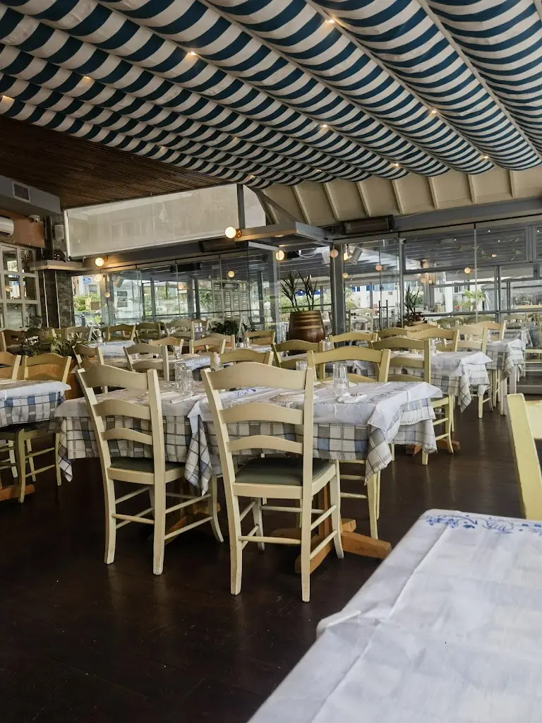 Το Σπιτικό Μεζεδοπωλείο - Ουζερί_Chalkída_slider_image_3