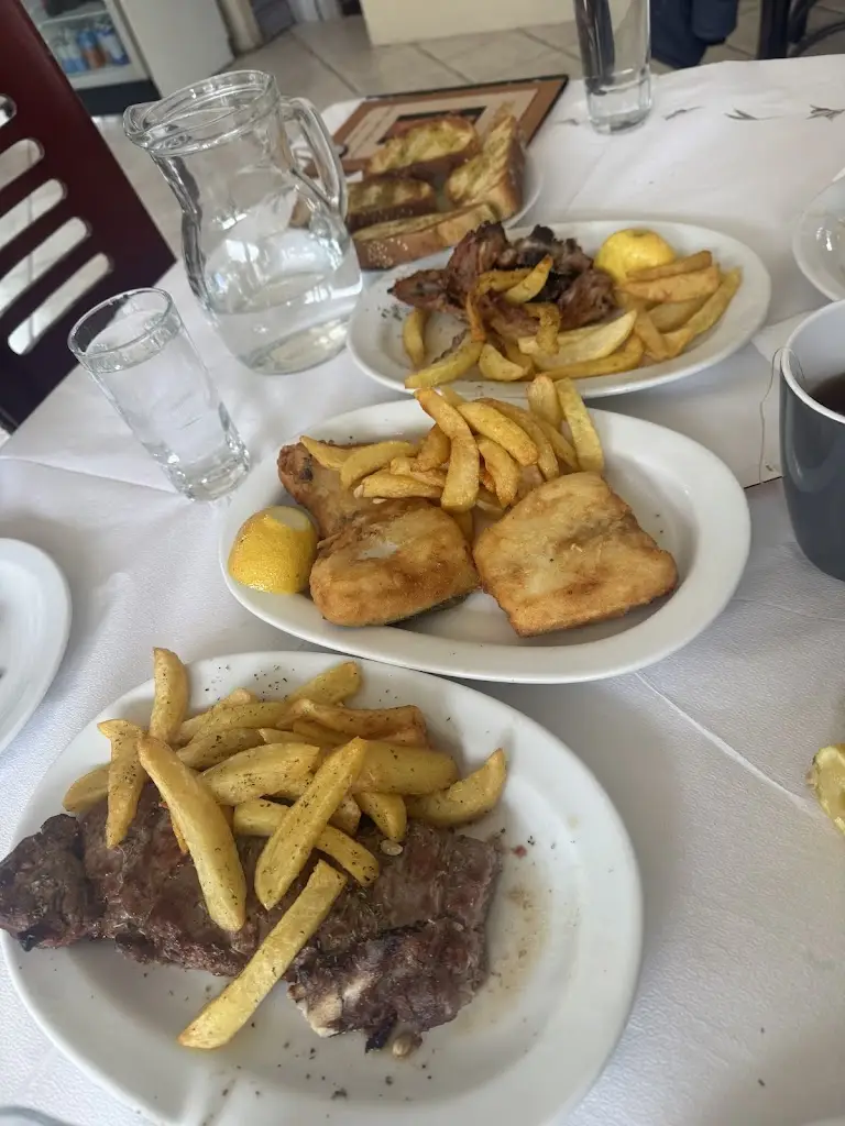 Jithin Thomas_ΕΚΑΤΗ RESTAURANT_Dístomo_Bewertung