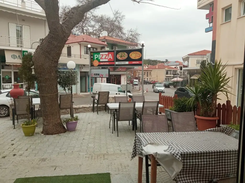 In & out restaurant Restaurant in Dístomo