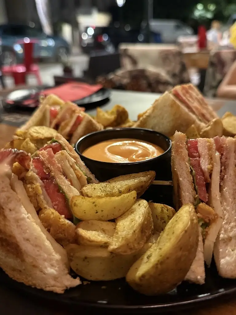 Garage Distomo_Dístomo_slider_image_2