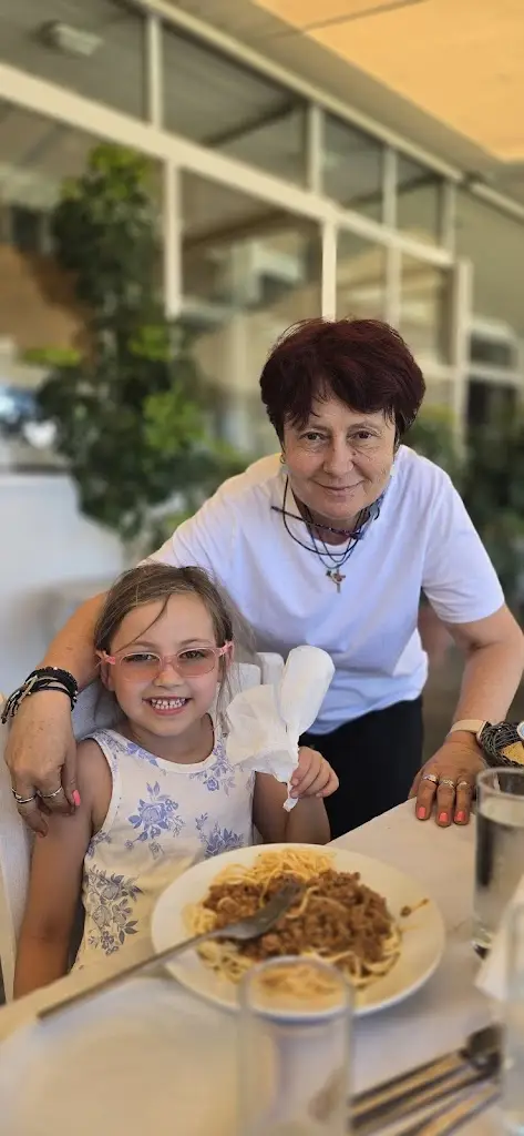 G B_Peroquet_Dístomo_review