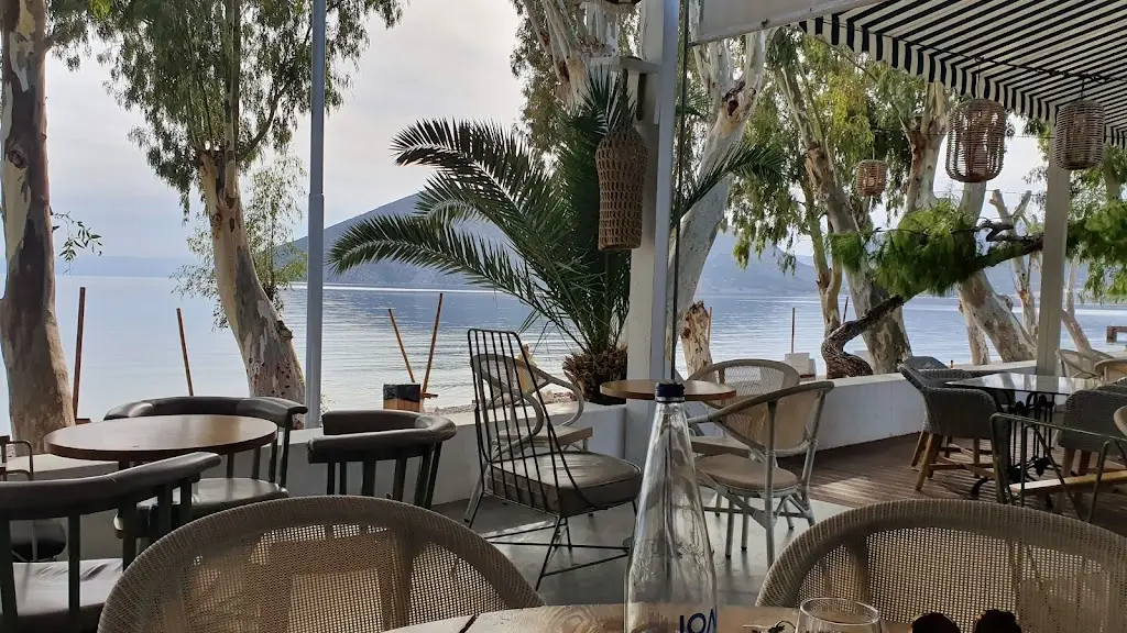 Peroquet Restaurant in Dístomo