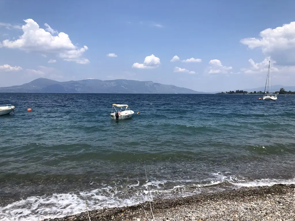 John Michael Boyer_Tavern Drosia_Áyios Konstandínos_Bewertung