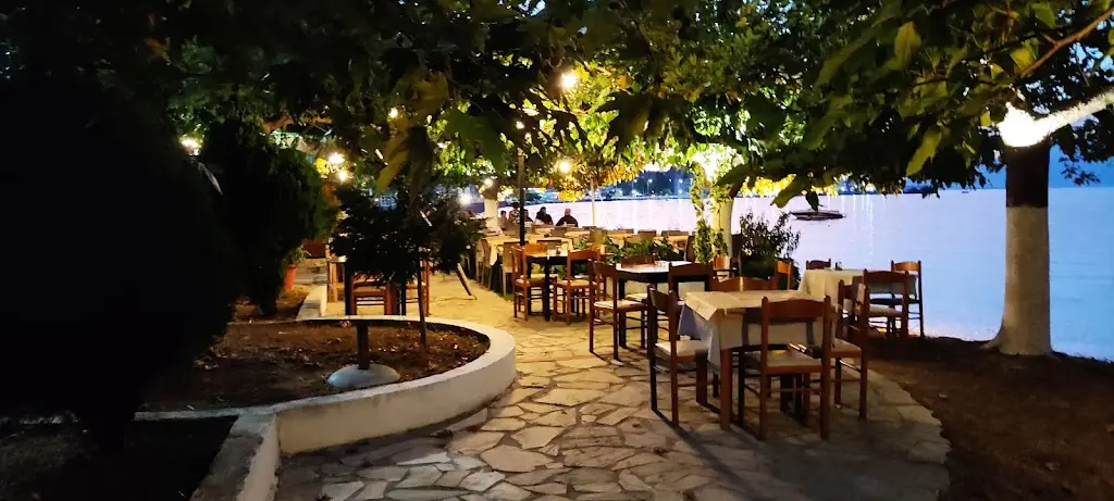 Tavern Drosia Restaurant in Áyios Konstandínos
