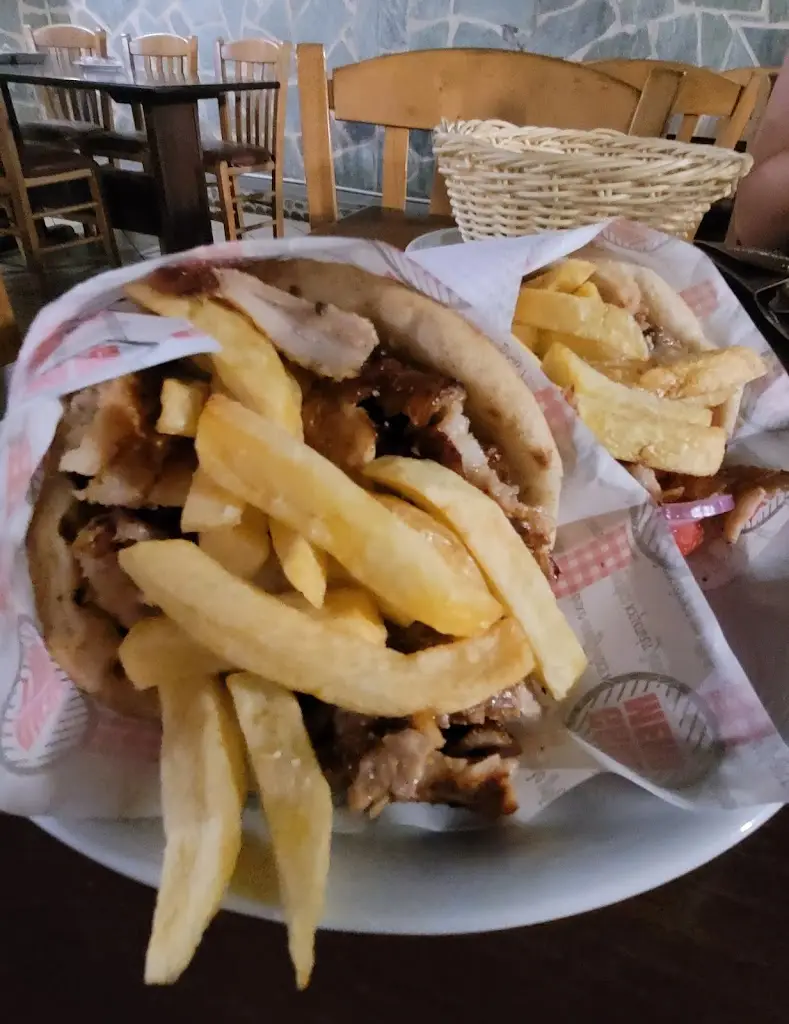 Daphne C_Fevgatos_Áyios Konstandínos_review