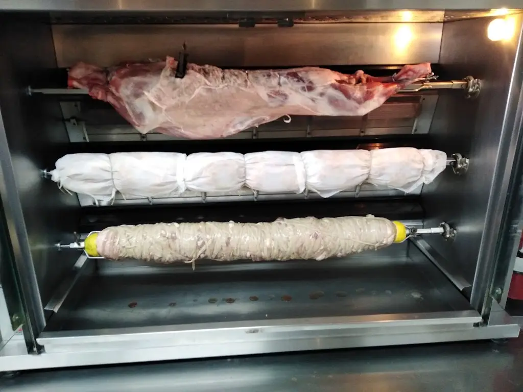 Fevgatos restaurant in Áyios Konstandínos