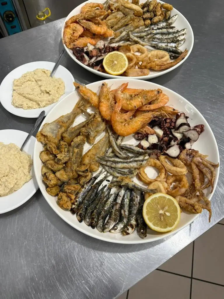 Στου Γρηγόρη την ταβέρνα_Áyios Konstandínos_slider_image_3