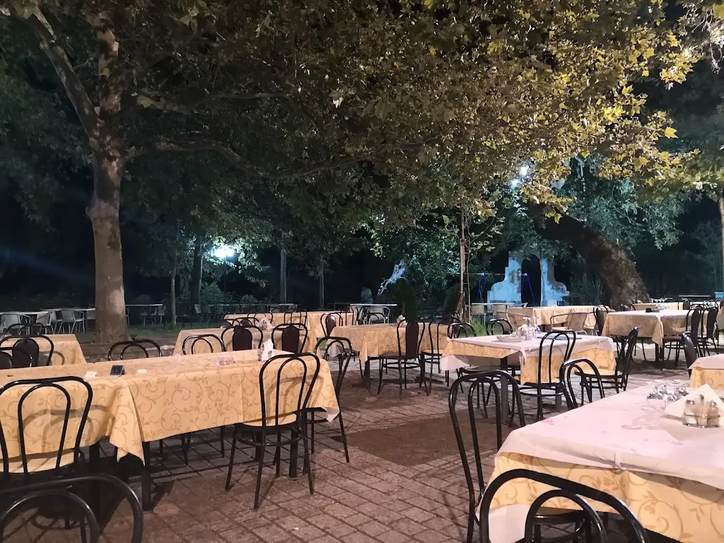 The Plane Trees Tavern_Áyios Konstandínos_slider_image_1