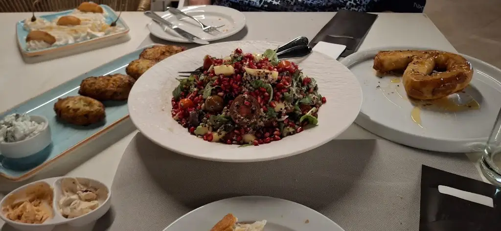 Jake Sullivan_Ninemia Restaurant_Erétria_Bewertung