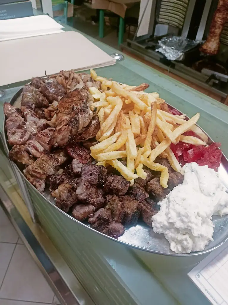 Καρυστινός & Ρένα_Erétria_slider_image_1