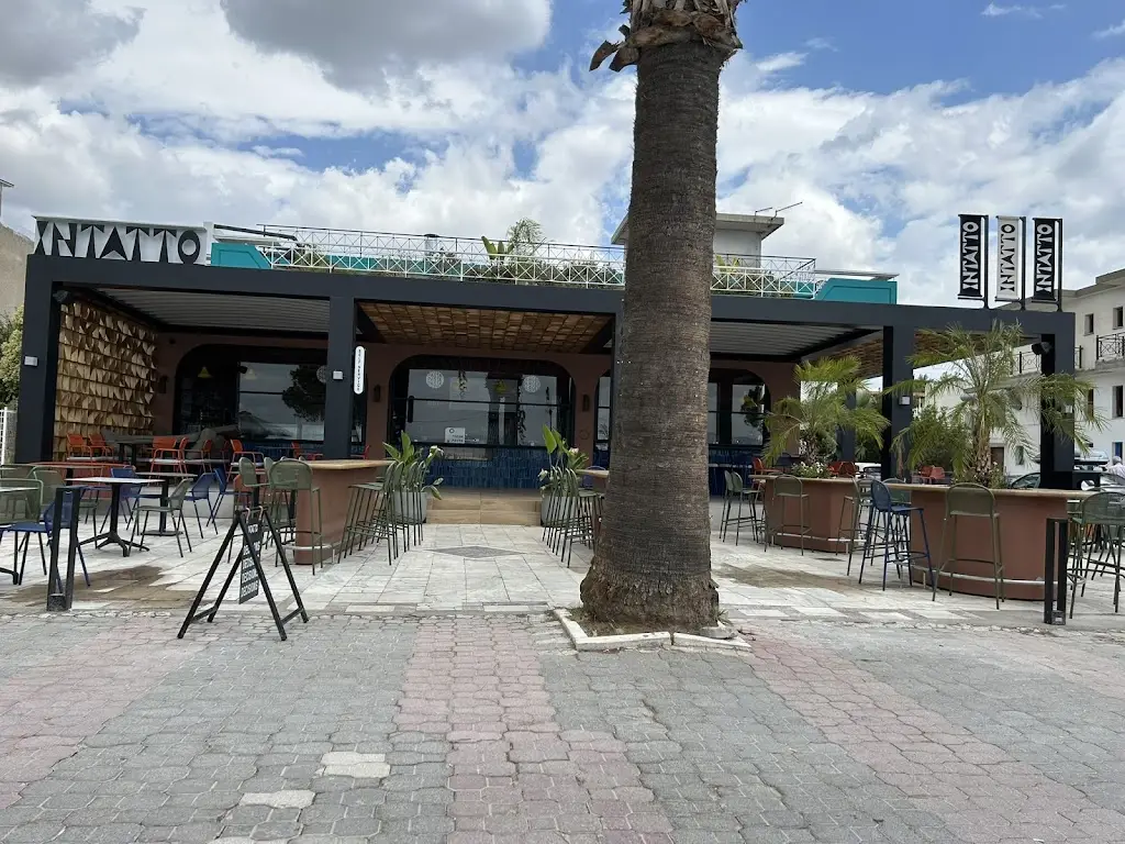 Intatto STREET FOOD Restaurant in Erétria