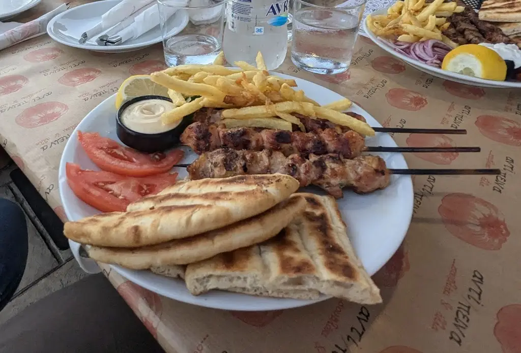 Connor Martin_Anti/peina_Erétria_review