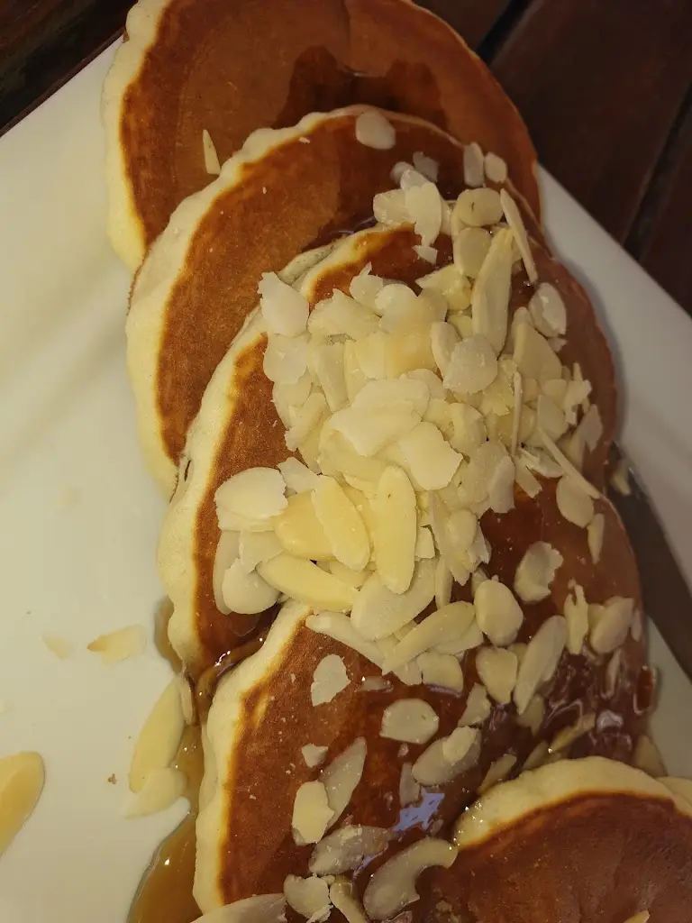 Alina Buzdugan_Momenti Cafe Pizzeria Play Room Παιδοτοπος_Erétria_review